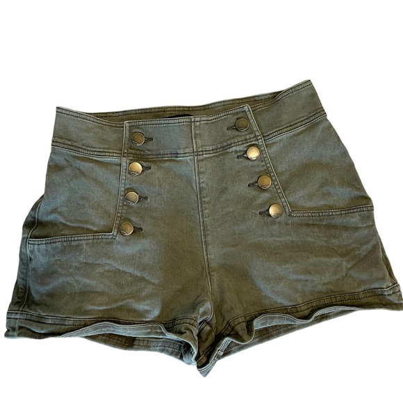 Express Pants - Express Women's Stretch Shortie High Rise Shorts Size 2 army green GUC